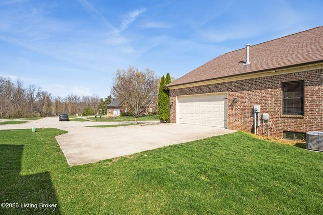 3001 Heather Green Blvd, La Grange, KY 40031