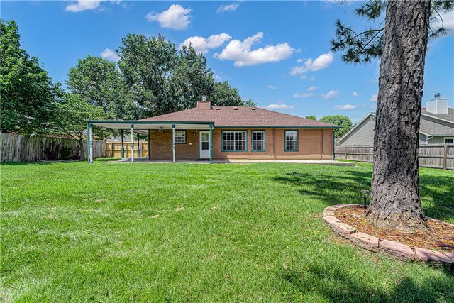 3281 Gypsum Drive, Fayetteville, AR 72704