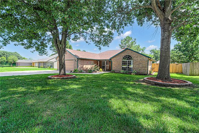 3281 Gypsum Drive, Fayetteville, AR 72704
