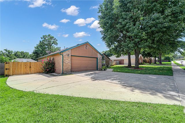 3281 Gypsum Drive, Fayetteville, AR 72704