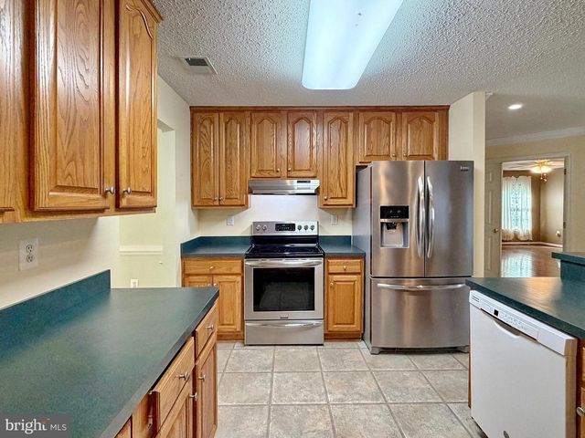 98 ORIOLE LN, La Plata, MD 20646