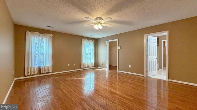 98 ORIOLE LN, La Plata, MD 20646