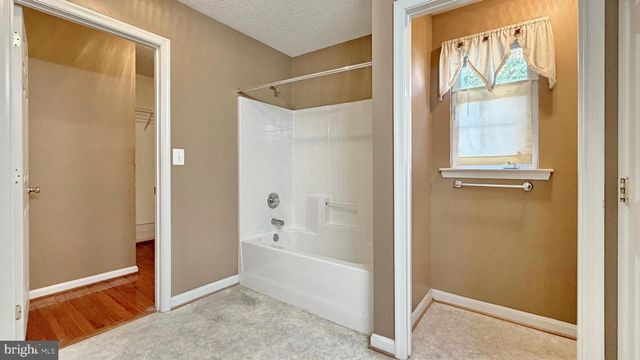 98 ORIOLE LN, La Plata, MD 20646