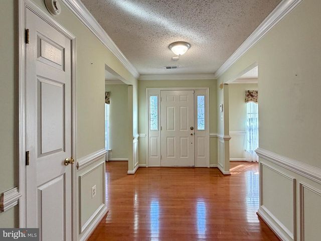 98 ORIOLE LN, La Plata, MD 20646