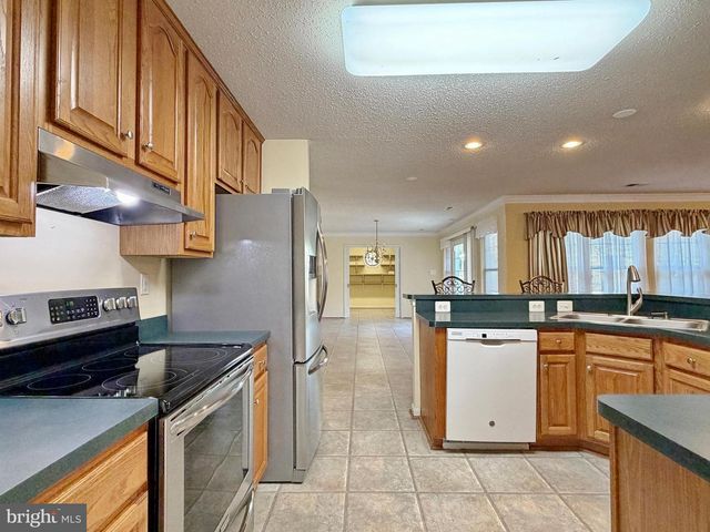 98 ORIOLE LN, La Plata, MD 20646