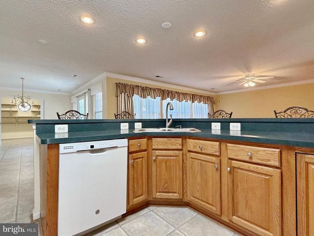 98 ORIOLE LN, La Plata, MD 20646