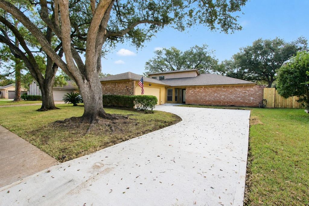 2731 Colony Drive, Sugar Land, TX 77479