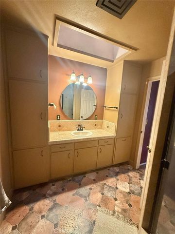 2524 B And B, Merced, CA 95348