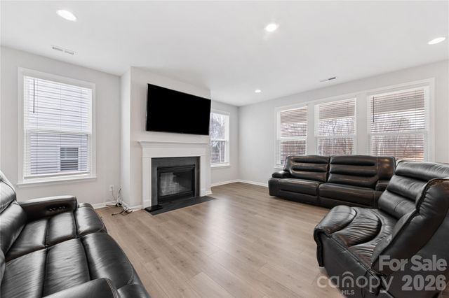 346 W Waterlynn Road, Mooresville, NC 28117