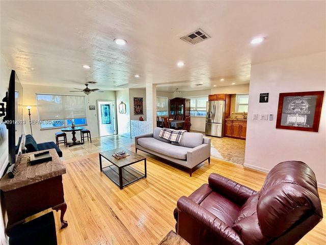 45 SE 14th St 1, Dania Beach, FL 33004