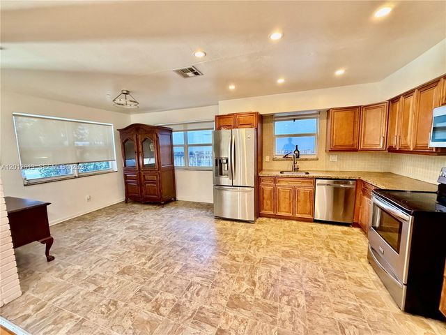 45 SE 14th St 1, Dania Beach, FL 33004