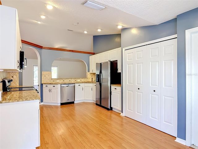 39903 GREENBRIER STREET, Eustis, FL 32736