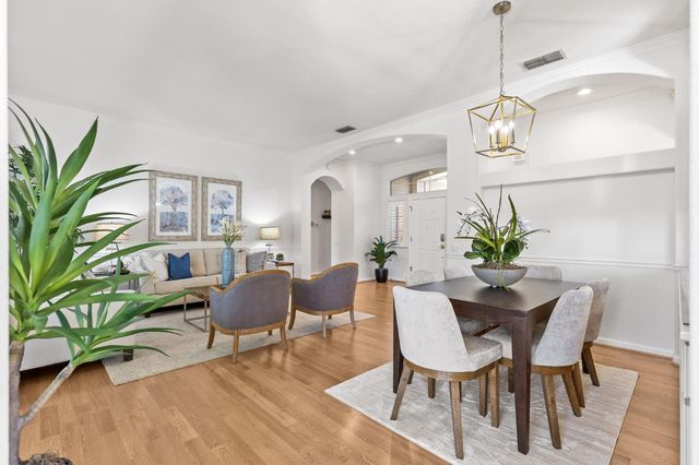 240 Clearview Ct, Roseville, CA 95747