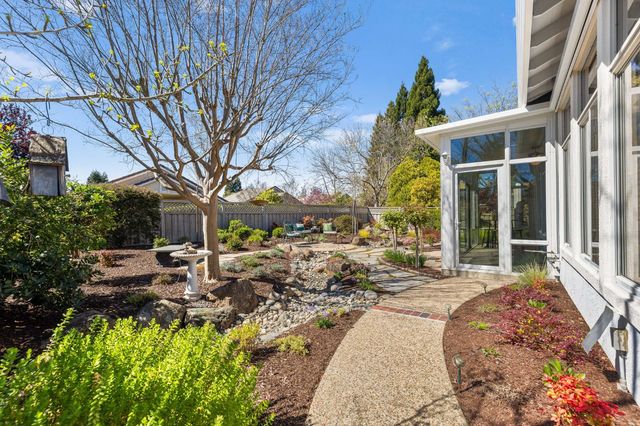 240 Clearview Ct, Roseville, CA 95747