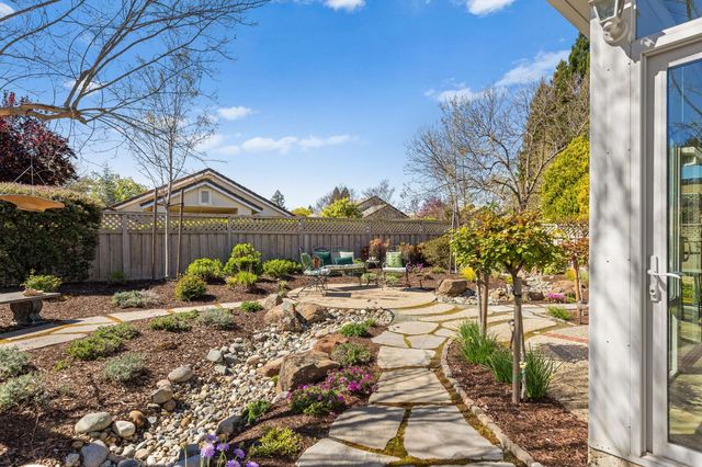 240 Clearview Ct, Roseville, CA 95747