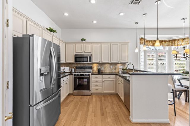 240 Clearview Ct, Roseville, CA 95747