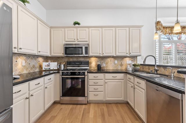 240 Clearview Ct, Roseville, CA 95747