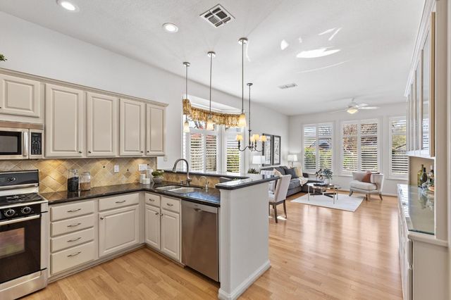 240 Clearview Ct, Roseville, CA 95747