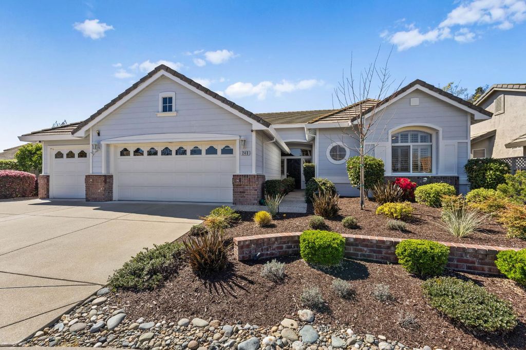 240 Clearview Ct, Roseville, CA 95747
