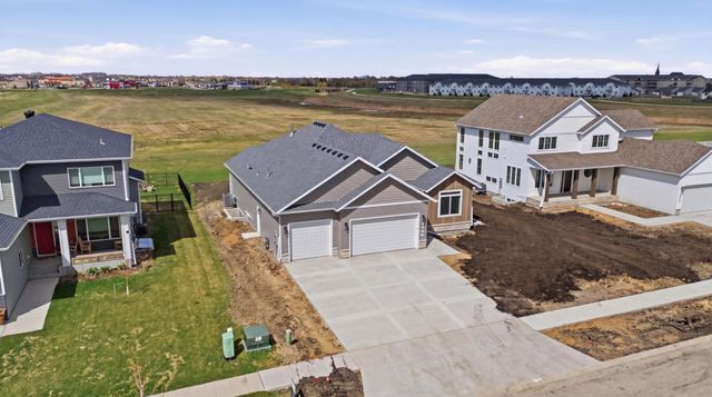 2950 Prairie Farms Circle S, Fargo, ND 58104