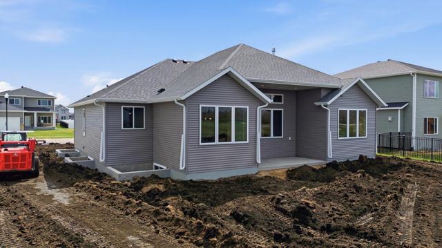 2950 Prairie Farms Circle S, Fargo, ND 58104