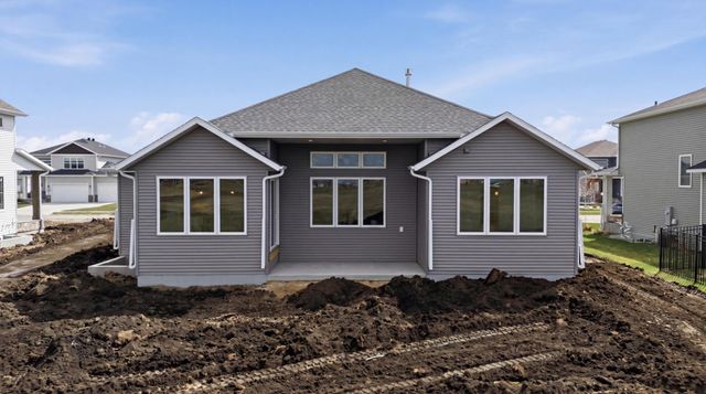 2950 Prairie Farms Circle S, Fargo, ND 58104