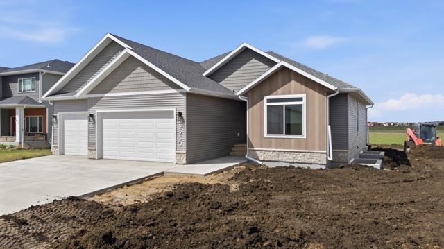 2950 Prairie Farms Circle S, Fargo, ND 58104