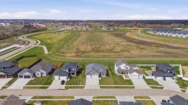 2950 Prairie Farms Circle S, Fargo, ND 58104
