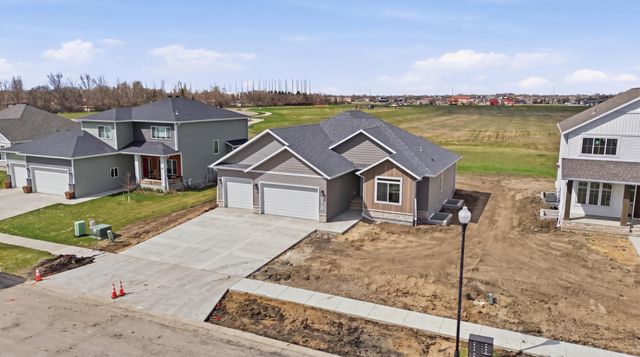 2950 Prairie Farms Circle S, Fargo, ND 58104