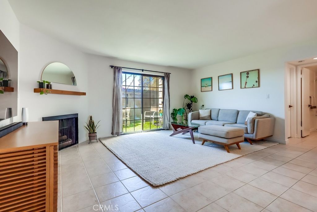 Image 10 of property listing at 1020 Ocean Park, Santa Monica, CA 90405