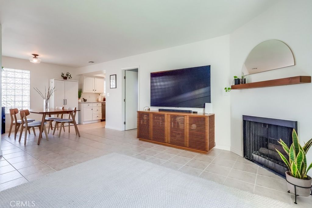 Image 12 of property listing at 1020 Ocean Park, Santa Monica, CA 90405