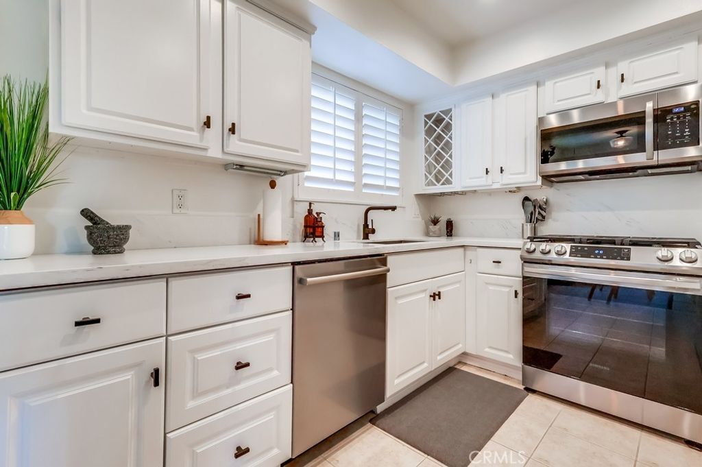 Image 17 of property listing at 1020 Ocean Park, Santa Monica, CA 90405