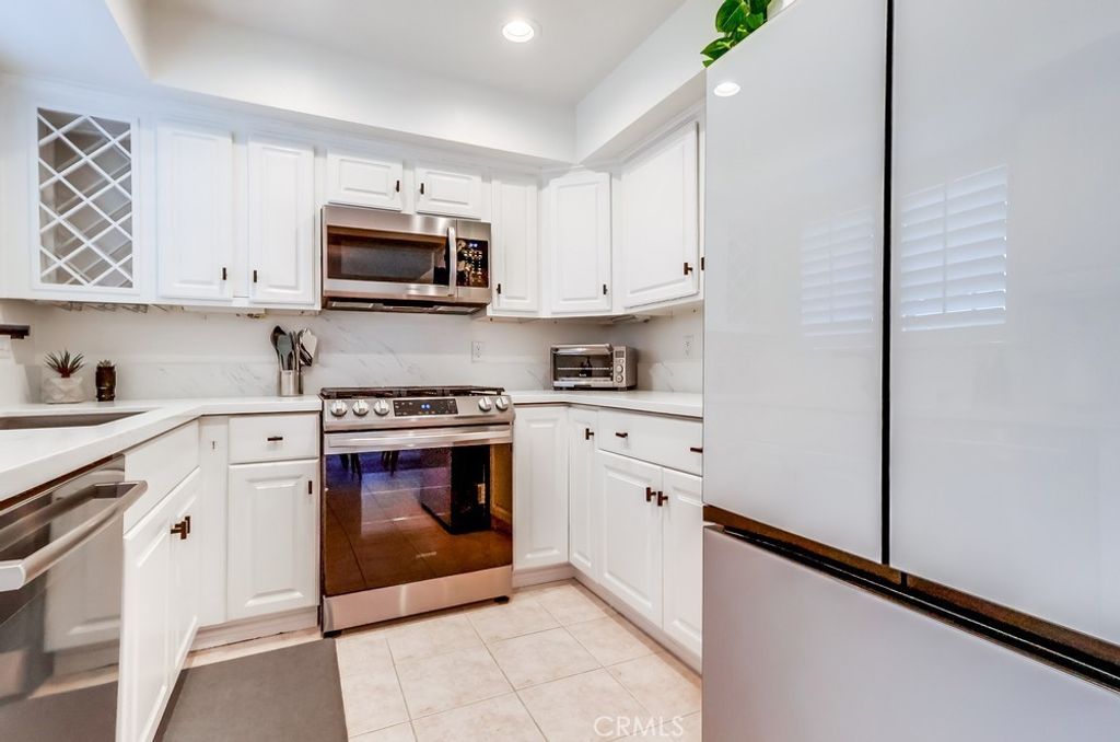 Image 18 of property listing at 1020 Ocean Park, Santa Monica, CA 90405