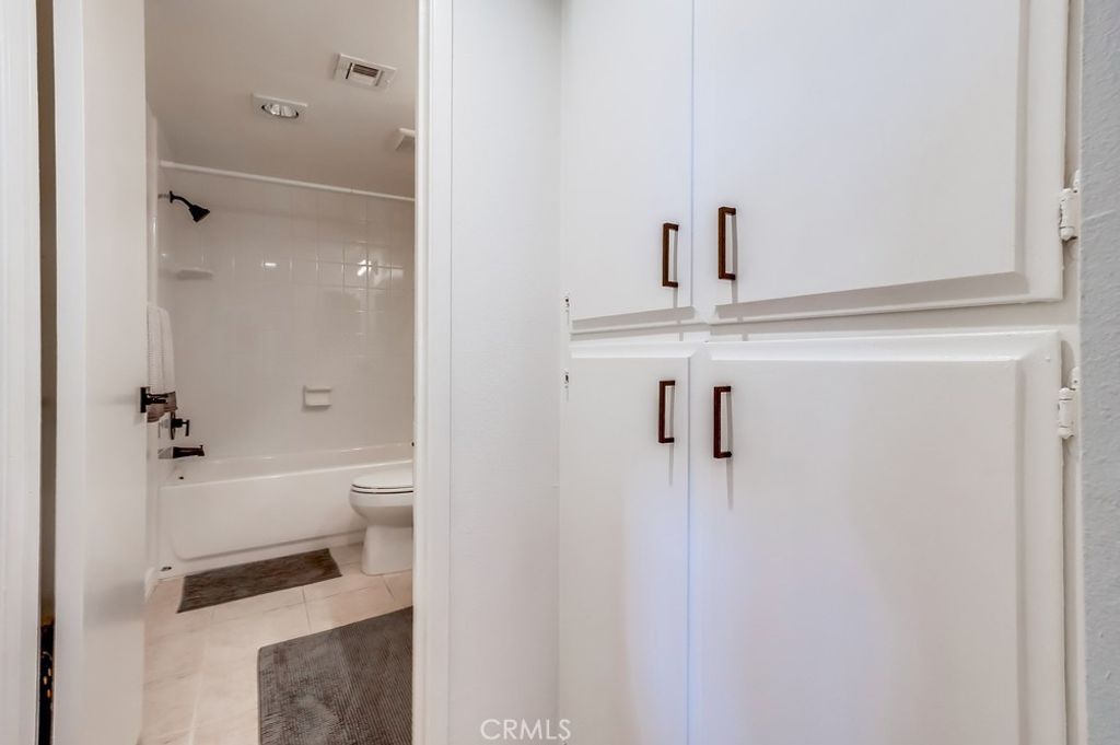 Image 20 of property listing at 1020 Ocean Park, Santa Monica, CA 90405