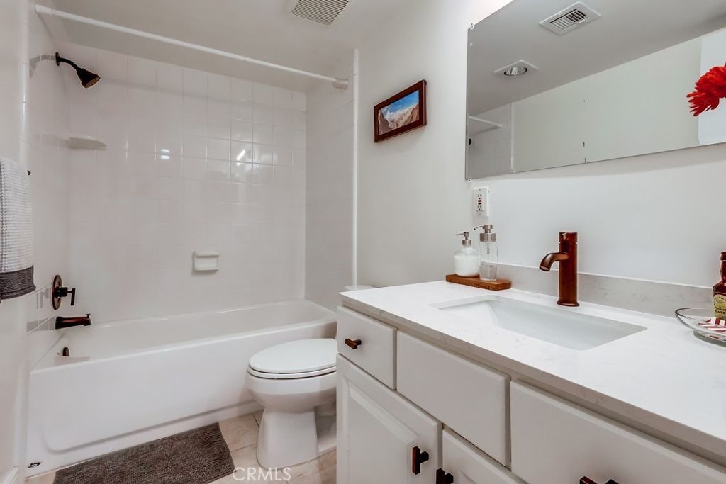 Image 21 of property listing at 1020 Ocean Park, Santa Monica, CA 90405