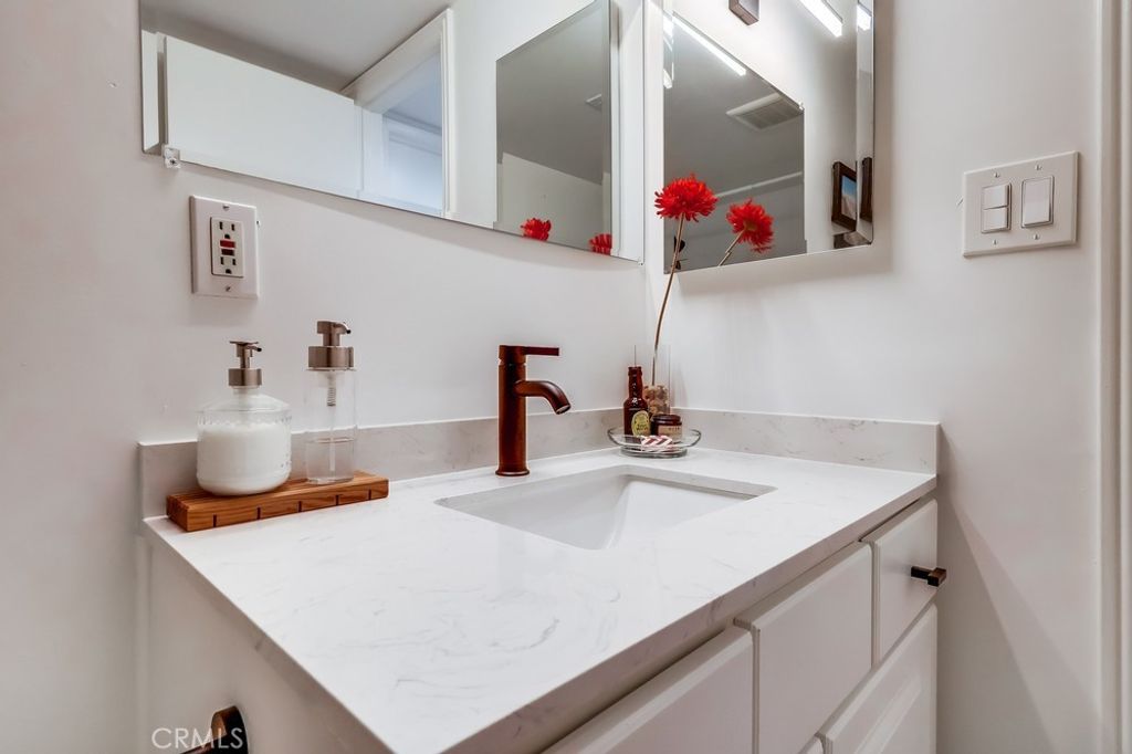 Image 22 of property listing at 1020 Ocean Park, Santa Monica, CA 90405