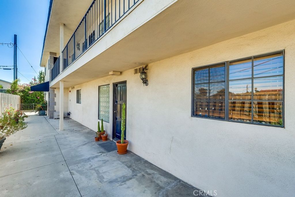 Image 6 of property listing at 1020 Ocean Park, Santa Monica, CA 90405