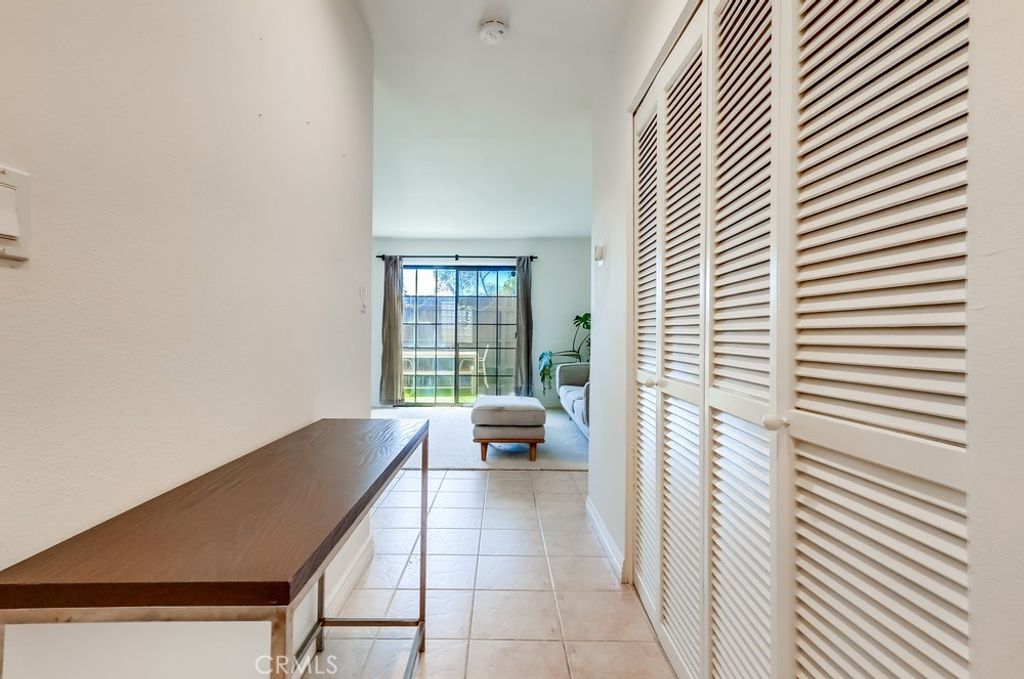 Image 8 of property listing at 1020 Ocean Park, Santa Monica, CA 90405