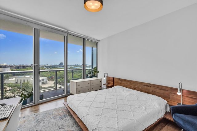 888 Biscayne Boulevard 812, Miami, FL 33132