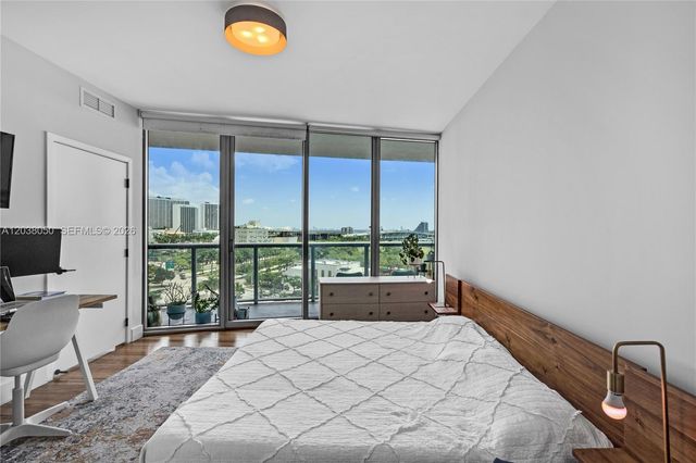 888 Biscayne Boulevard 812, Miami, FL 33132