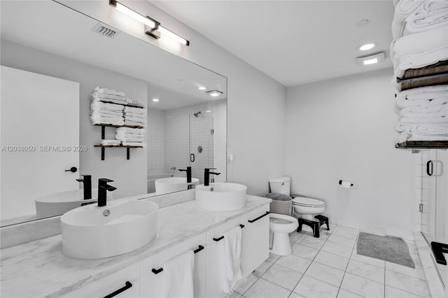 888 Biscayne Boulevard 812, Miami, FL 33132