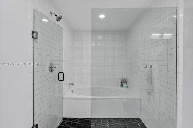 888 Biscayne Boulevard 812, Miami, FL 33132