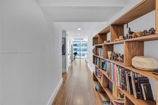 888 Biscayne Boulevard 812, Miami, FL 33132