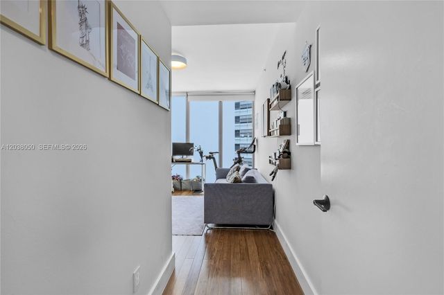 888 Biscayne Boulevard 812, Miami, FL 33132