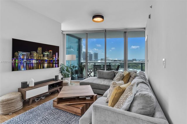 888 Biscayne Boulevard 812, Miami, FL 33132