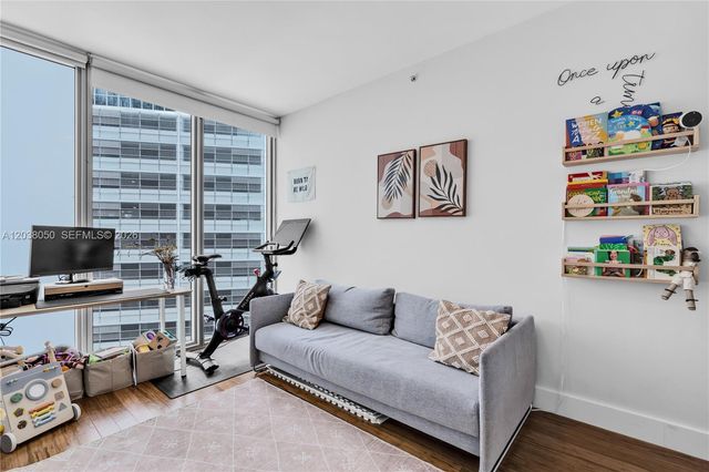 888 Biscayne Boulevard 812, Miami, FL 33132