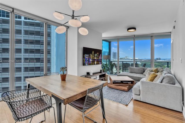 888 Biscayne Boulevard 812, Miami, FL 33132