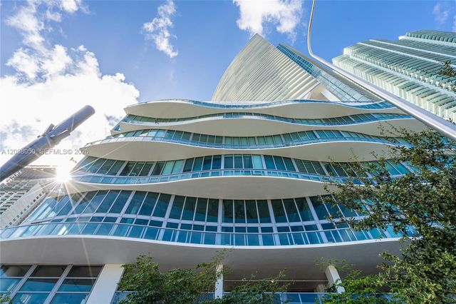 888 Biscayne Boulevard 812, Miami, FL 33132