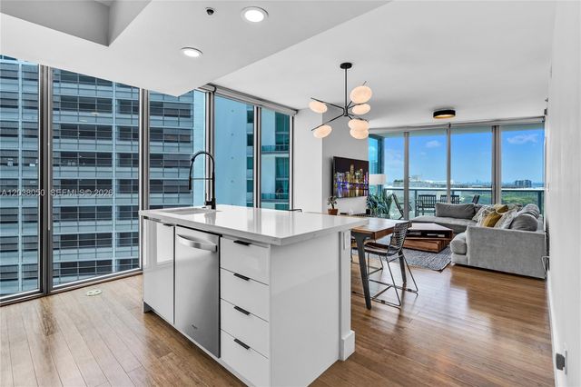 888 Biscayne Boulevard 812, Miami, FL 33132
