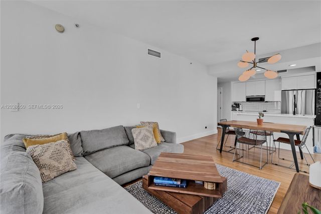 888 Biscayne Boulevard 812, Miami, FL 33132